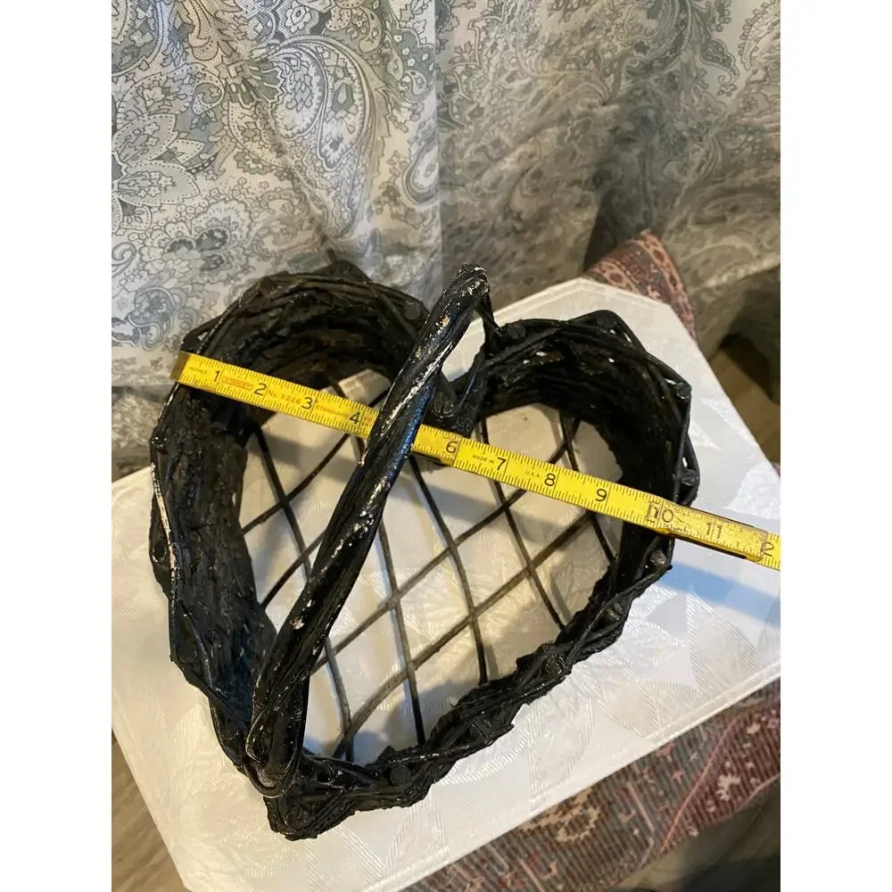 Valentines, Easter Rustic Vine Woven Heart Shaped Black Basket w/‎ Excelsior